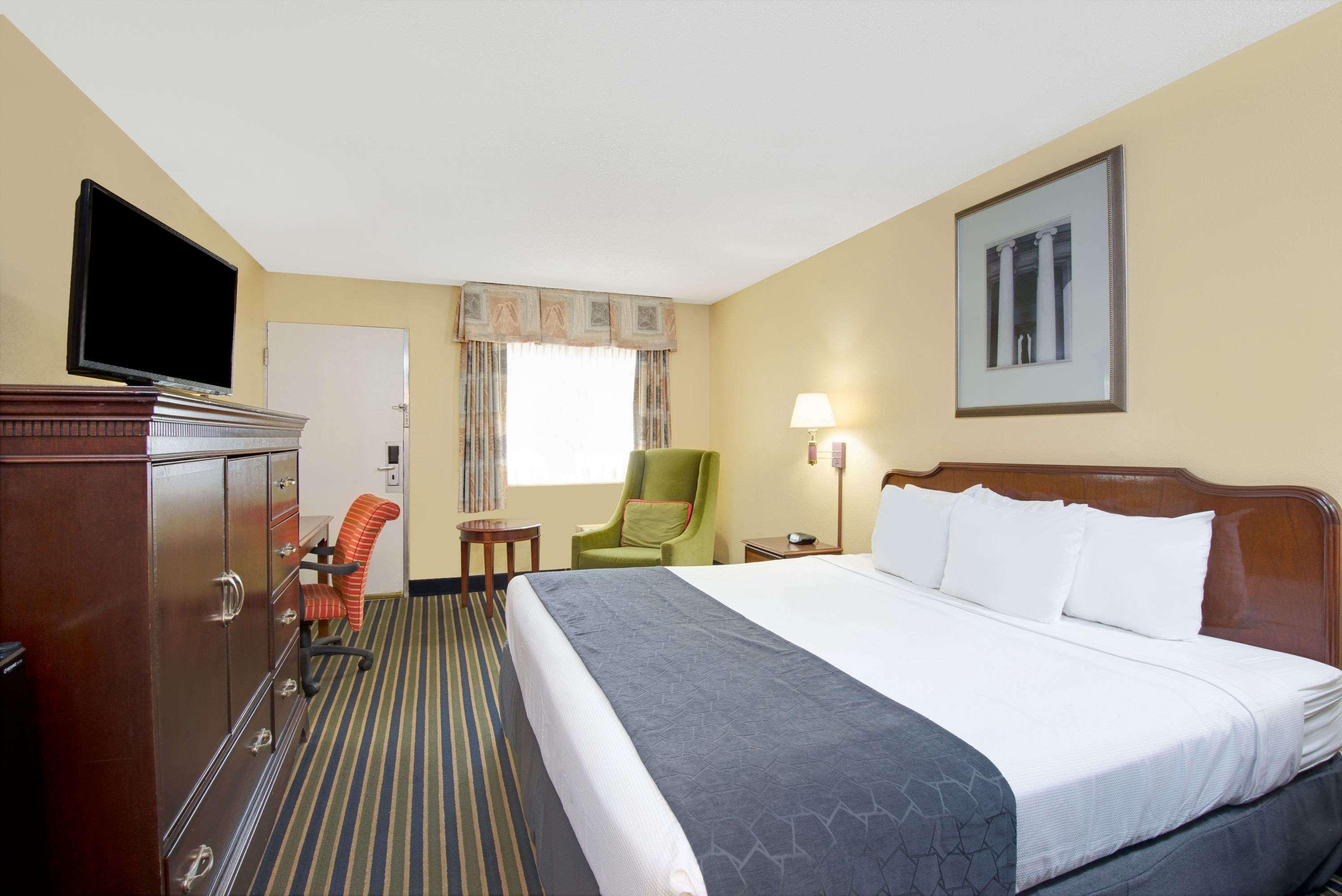 Days Inn By Wyndham Towson Eksteriør bilde